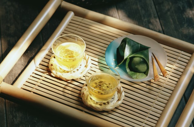 一边品茶一边赏花的说说 喝茶发朋友圈的好句子