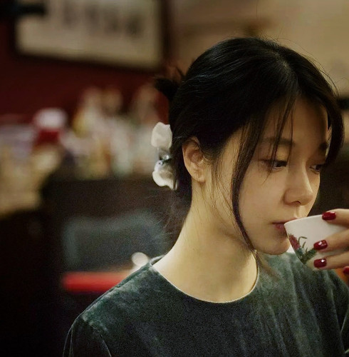 一本正经的沙雕女孩快乐皮句