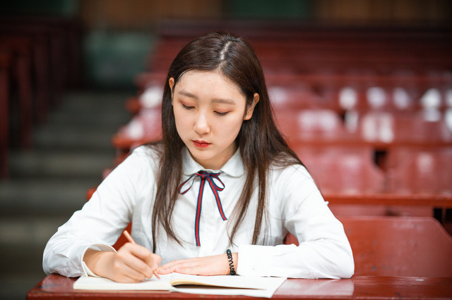 祝福金榜题名的诗句(祝贺金榜题名的诗词)