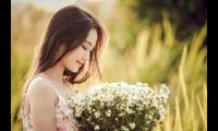 关于四十岁女人人生感悟的句子（女人四十岁的感悟心情句子）