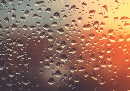 一个人听雨的有意境的短句子