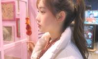 关于夸张的夸一个女生的句子【图】