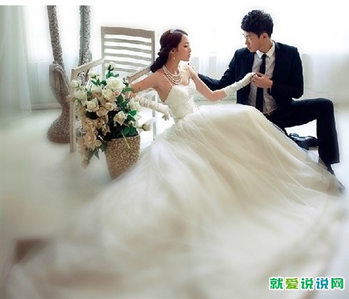 适合订婚发的朋友圈短语