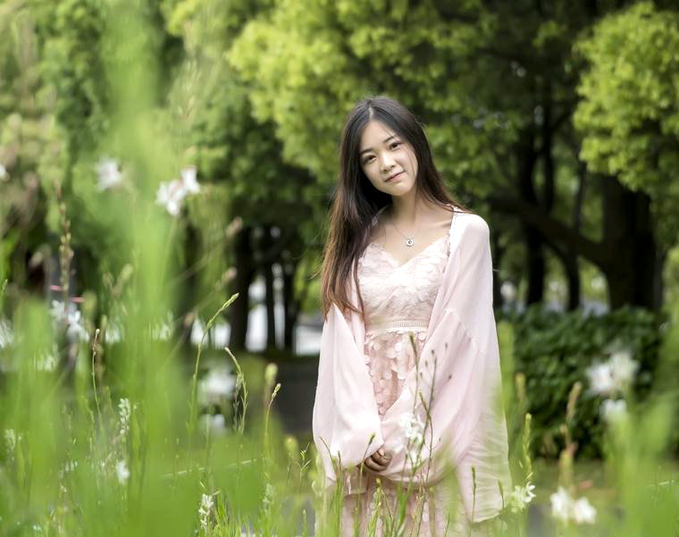 人比花美的优雅句子 形容人比花美的说说唯美句子