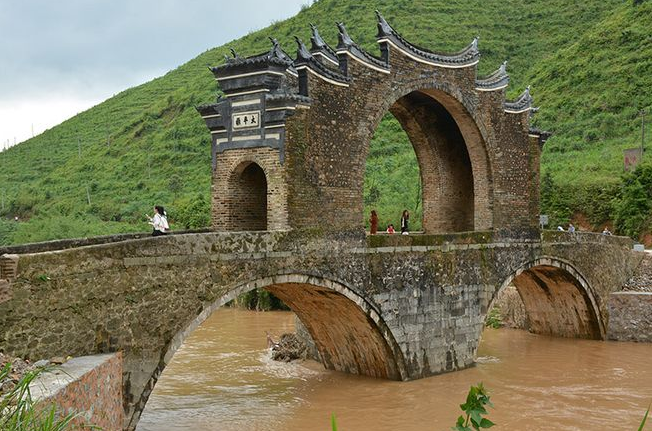 「诗词鉴赏」十五首有关桥的诗词,看小桥流水、烟柳画桥