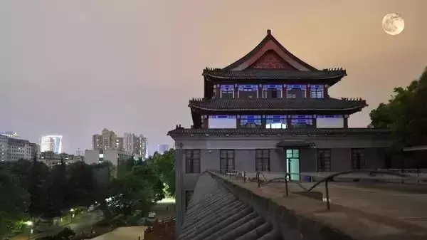 这些关于月亮的古诗词,讲给孩子们听