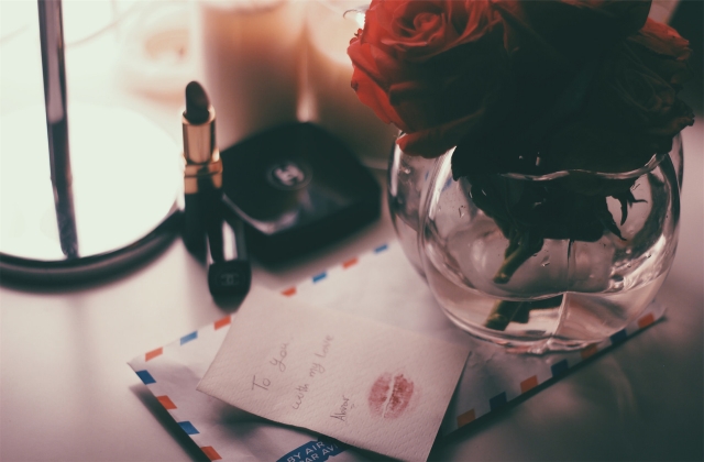 收到口红礼物怎么发朋友圈 收到口红适合发朋友圈的句子