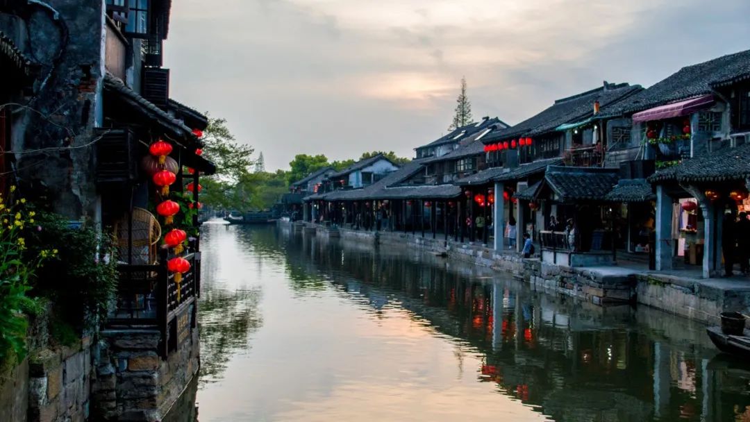 10首最美除夕诗词,家人闲坐,灯火可亲,温暖了一整年