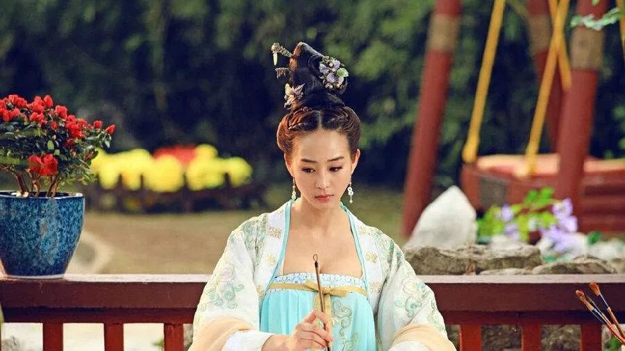 10首才女诗词,优雅了时光,温柔了岁月
