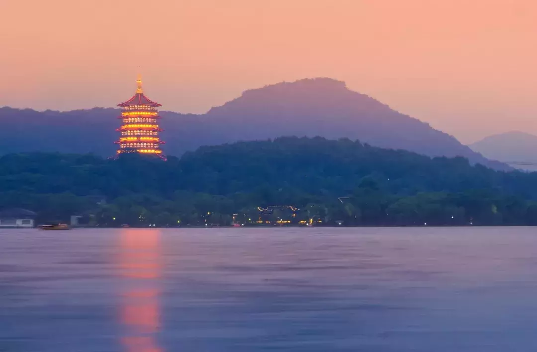 十首爱国诗词,适合今天读