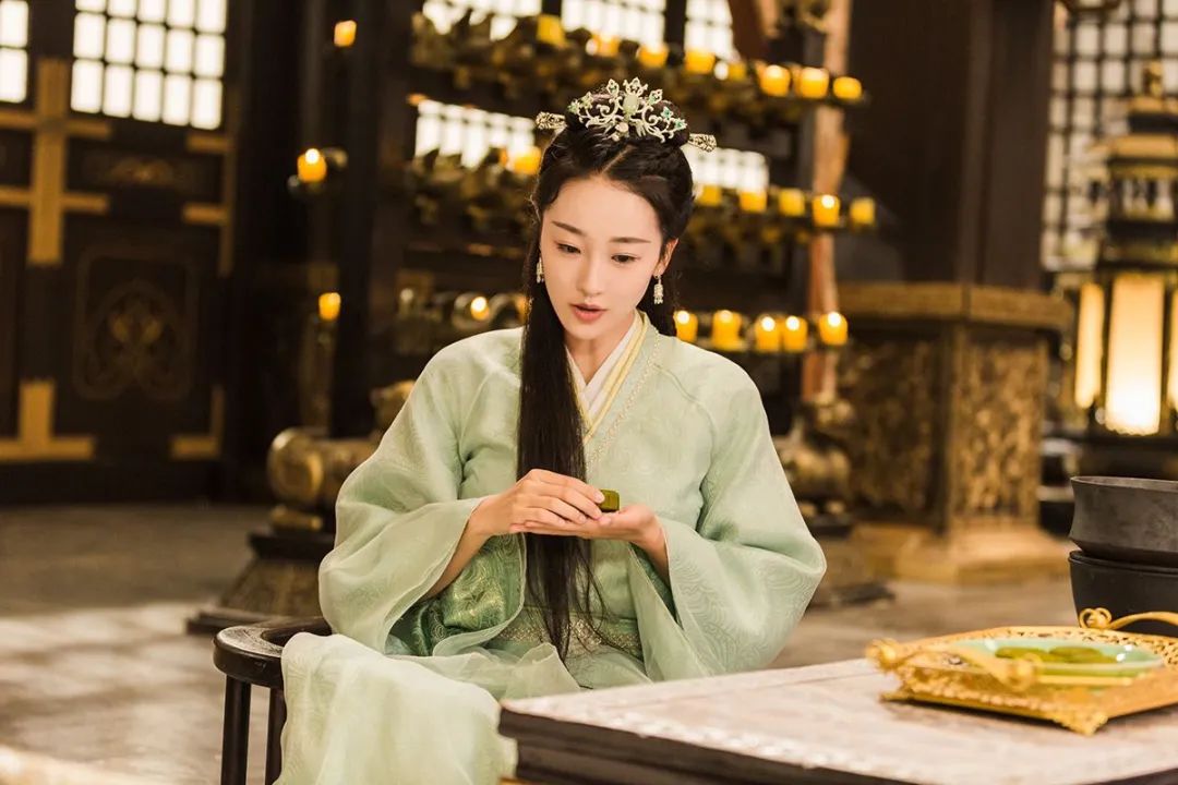 10首才女诗词,优雅了时光,温柔了岁月