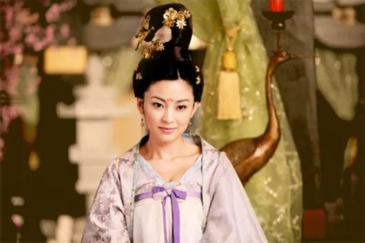 10首才女诗词,优雅了时光,温柔了岁月