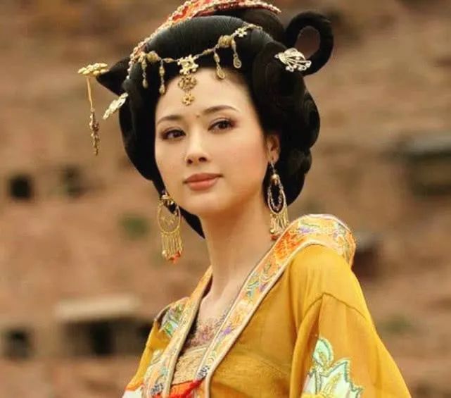 10首才女诗词,优雅了时光,温柔了岁月