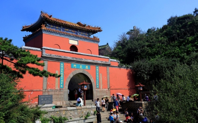 登泰山发表的说说 适合登泰山发的朋友圈