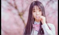发朋友圈看桃花说说(桃花开了发照片的句子)