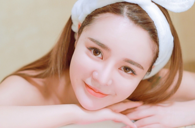 喜得贵子报喜朋友圈说说 生了女儿/儿子怎么发朋友圈