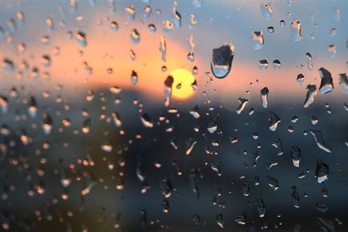 下雨天吸引人的朋友圈文案(精选73句)