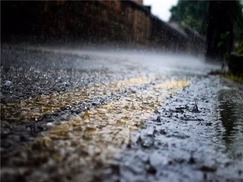 形容下雨天的唯美句子